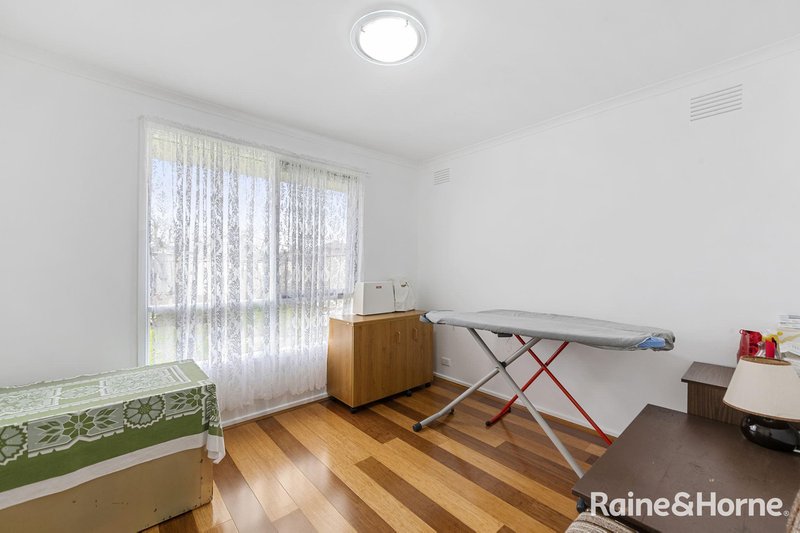 Photo - 12 Cumbernauld Crescent, Deer Park VIC 3023 - Image 13