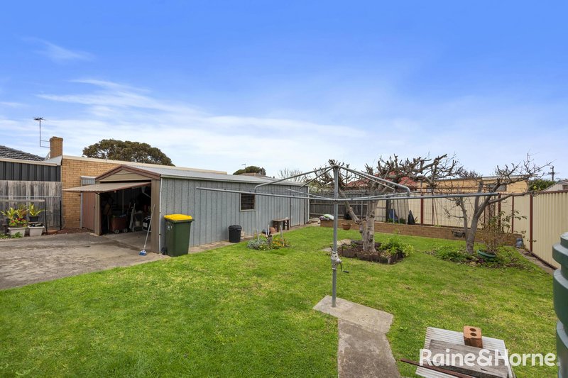 Photo - 12 Cumbernauld Crescent, Deer Park VIC 3023 - Image 16