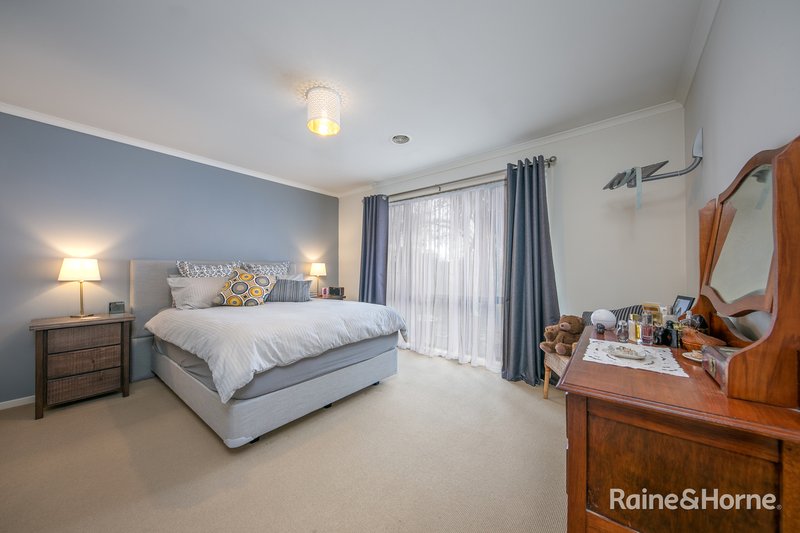 Photo - 12 Cuming Place, Sunbury VIC 3429 - Image 4