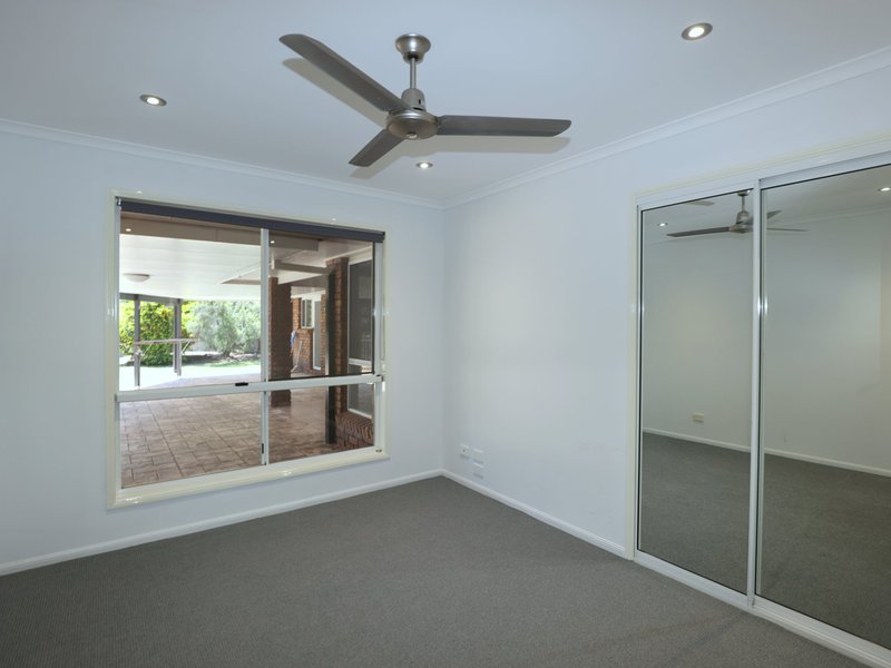 Photo - 12 Cunningham Drive, Emerald QLD 4720 - Image 16