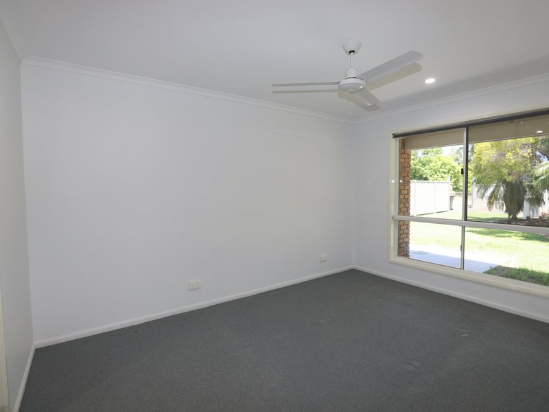 Photo - 12 Cunningham Drive, Emerald QLD 4720 - Image 18