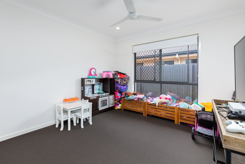 Photo - 12 Curtis Street, Burpengary East QLD 4505 - Image 9