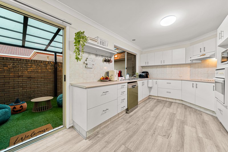 Photo - 12 Daffodil Place, Runcorn QLD 4113 - Image 4