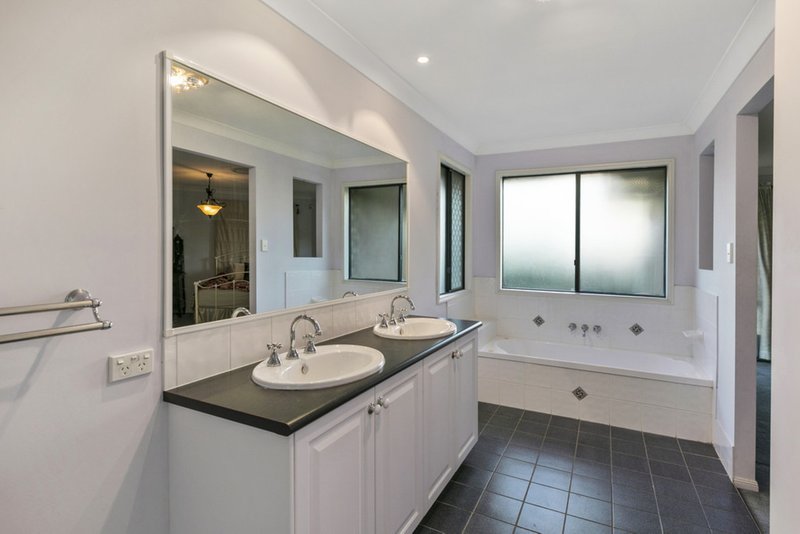 Photo - 12 Dagmar Street, Holland Park West QLD 4121 - Image 10