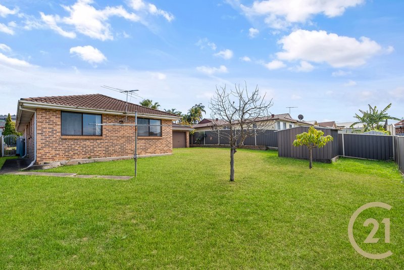 Photo - 12 Dalbertis Street, Abbotsbury NSW 2176 - Image 9