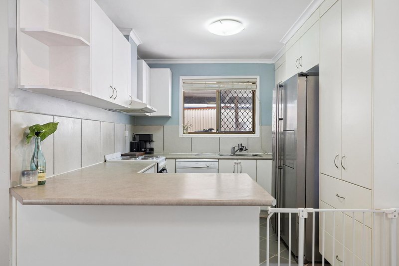 Photo - 12 Deakin Close, Gracemere QLD 4702 - Image 2