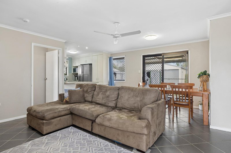 Photo - 12 Deakin Close, Gracemere QLD 4702 - Image 3