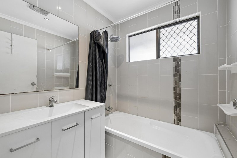 Photo - 12 Deakin Close, Gracemere QLD 4702 - Image 4