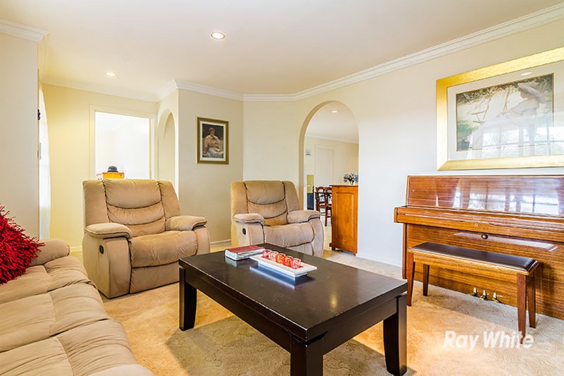 Photo - 12 Dean Court, Cranbourne West VIC 3977 - Image 3