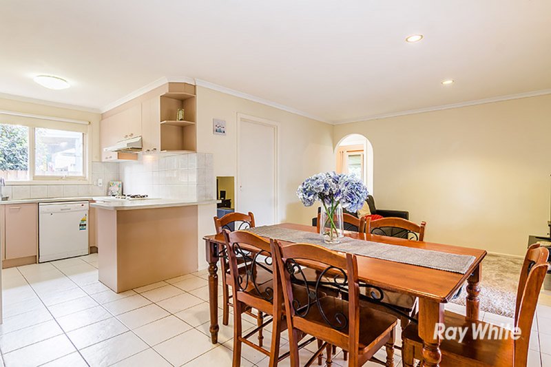 Photo - 12 Dean Court, Cranbourne West VIC 3977 - Image 5