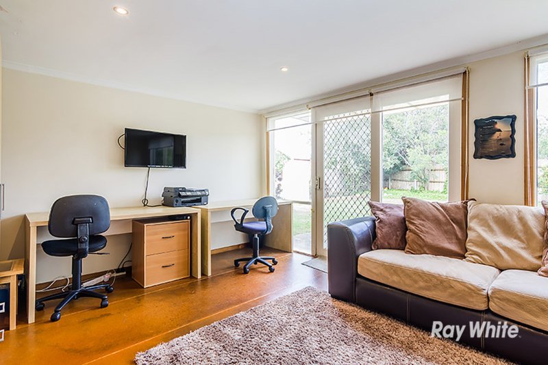 Photo - 12 Dean Court, Cranbourne West VIC 3977 - Image 11