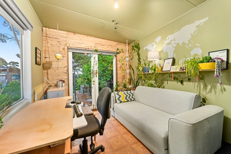 Photo - 12 Deavey Court, Altona VIC 3018 - Image 6
