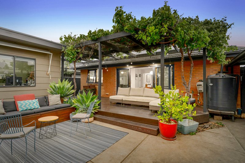 Photo - 12 Deavey Court, Altona VIC 3018 - Image 12
