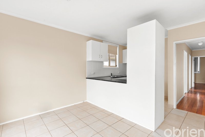 Photo - 12 Deborah Street, Werribee VIC 3030 - Image 4