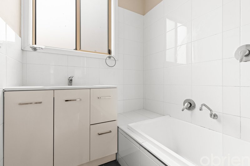 Photo - 12 Deborah Street, Werribee VIC 3030 - Image 7