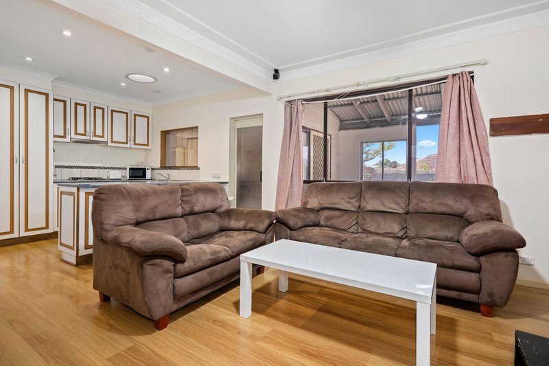 Photo - 12 Derrick Street, Lalor VIC 3075 - Image 3