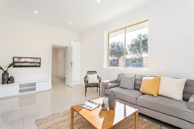 Photo - 12 Dillon Avenue, Flinders Park SA 5025 - Image 3