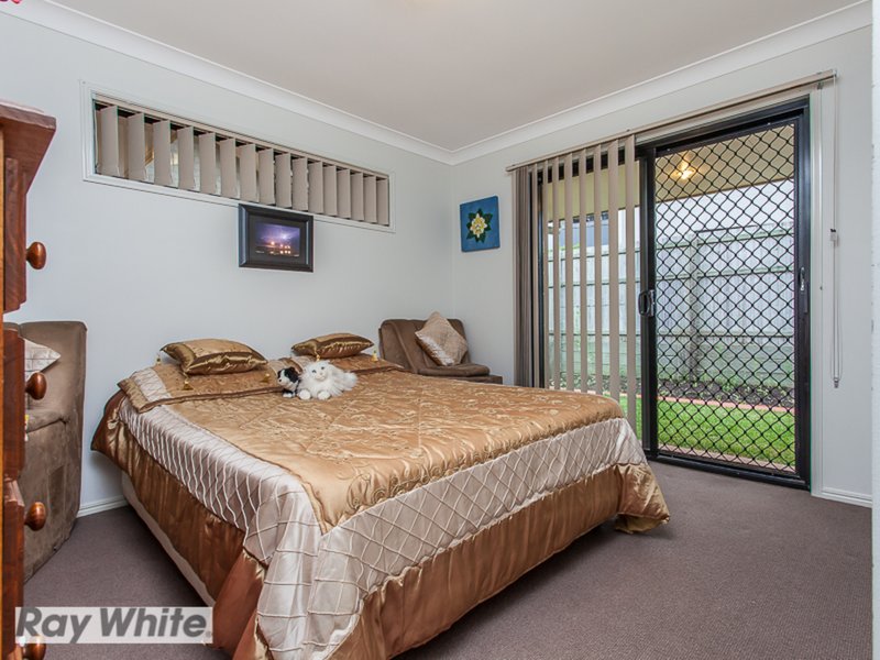 Photo - 12 Dotterel Crescent, North Lakes QLD 4509 - Image 7