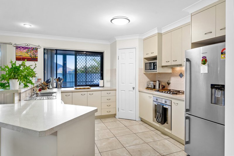 Photo - 12 Dotterel Crescent, North Lakes QLD 4509 - Image 5