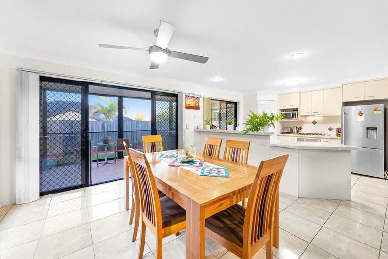 Photo - 12 Dotterel Crescent, North Lakes QLD 4509 - Image 6