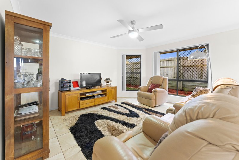 Photo - 12 Dotterel Crescent, North Lakes QLD 4509 - Image 7