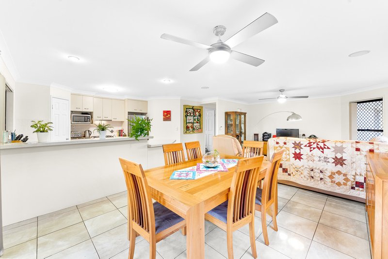 Photo - 12 Dotterel Crescent, North Lakes QLD 4509 - Image 8