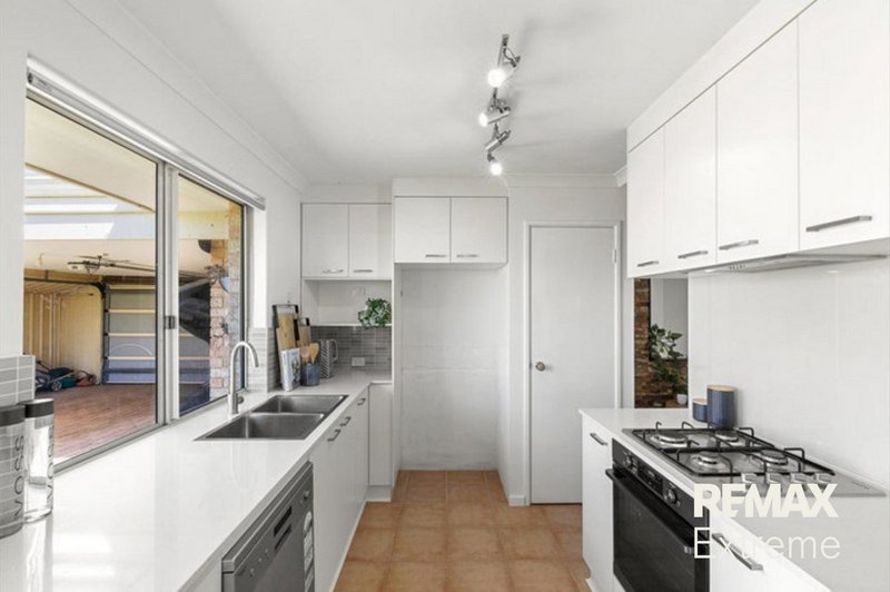 Photo - 12 Drammen Elbow , Merriwa WA 6030 - Image 8