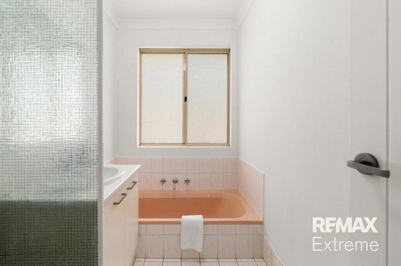 Photo - 12 Drammen Elbow , Merriwa WA 6030 - Image 12