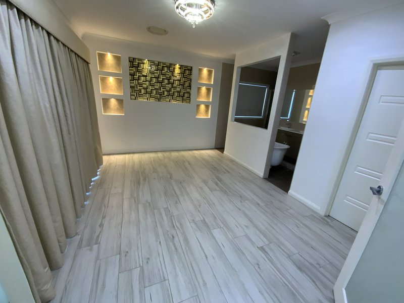 Photo - 12 Dromedary Place, , Macquarie Links NSW 2565 - Image 6