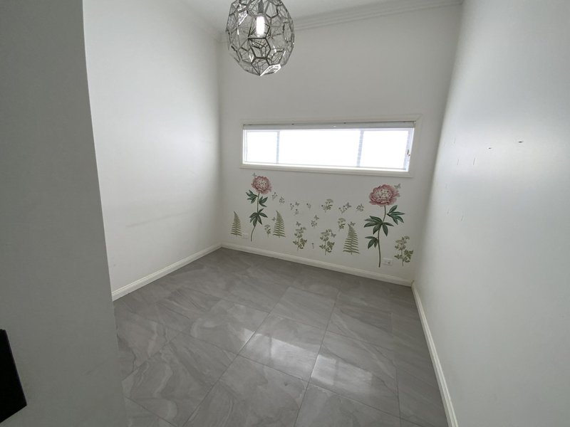 Photo - 12 Dromedary Place, , Macquarie Links NSW 2565 - Image 10