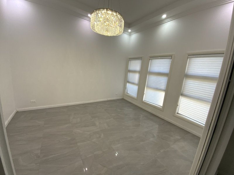 Photo - 12 Dromedary Place, , Macquarie Links NSW 2565 - Image 11