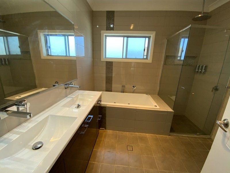 Photo - 12 Dromedary Place, , Macquarie Links NSW 2565 - Image 20