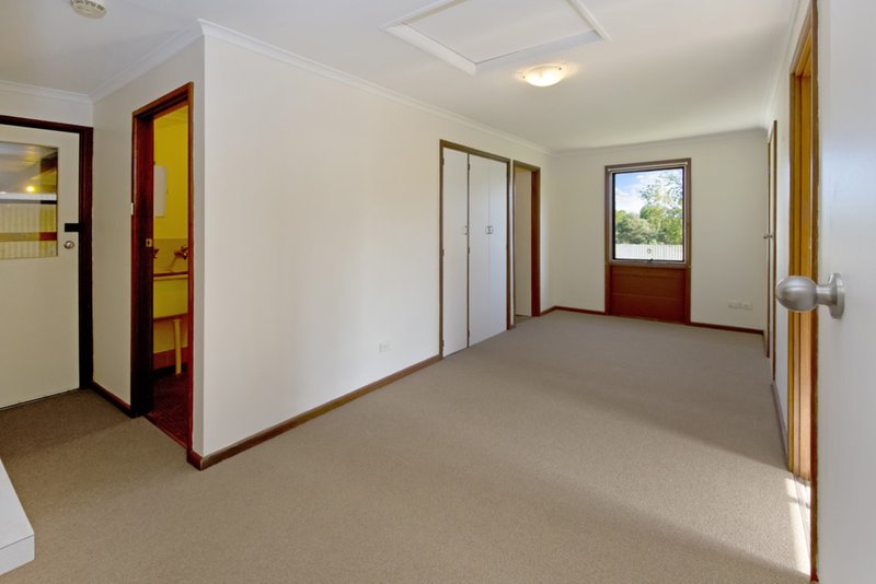 Photo - 12 Dulkara Avenue, Craigmore SA 5114 - Image 4