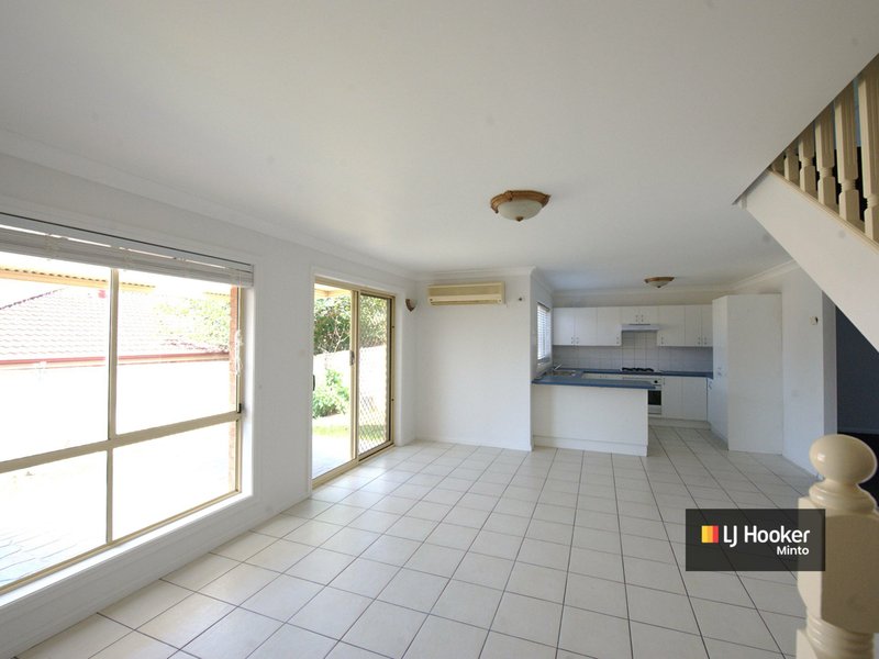 Photo - 12 Dunalley Street, West Hoxton NSW 2171 - Image 4