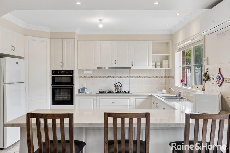 Photo - 12 Duncraig Grove, Sunbury VIC 3429 - Image 4