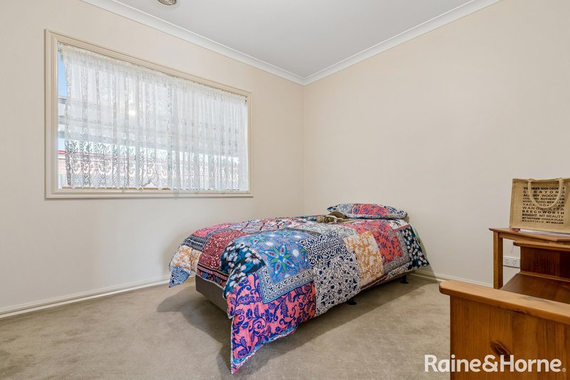 Photo - 12 Duncraig Grove, Sunbury VIC 3429 - Image 14