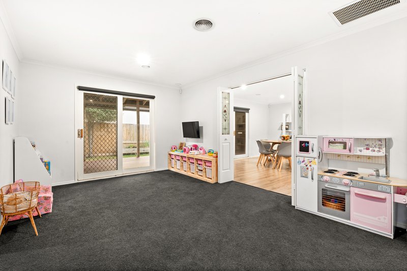 Photo - 12 Eastbury Court, Narre Warren South VIC 3805 - Image 5