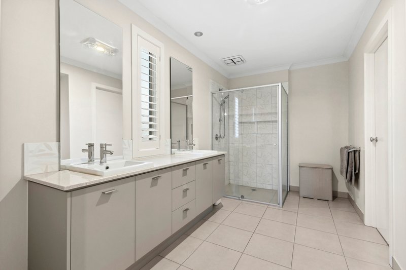 Photo - 12 Eastlakes Boulevard, Lara VIC 3212 - Image 14