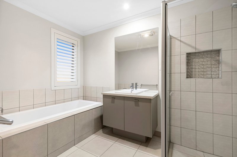 Photo - 12 Eastlakes Boulevard, Lara VIC 3212 - Image 16