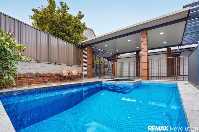 Photo - 12 Edgehill Crescent, Springwood QLD 4127 - Image 4
