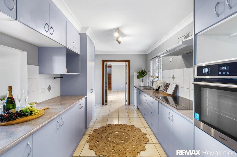 Photo - 12 Edgehill Crescent, Springwood QLD 4127 - Image 7