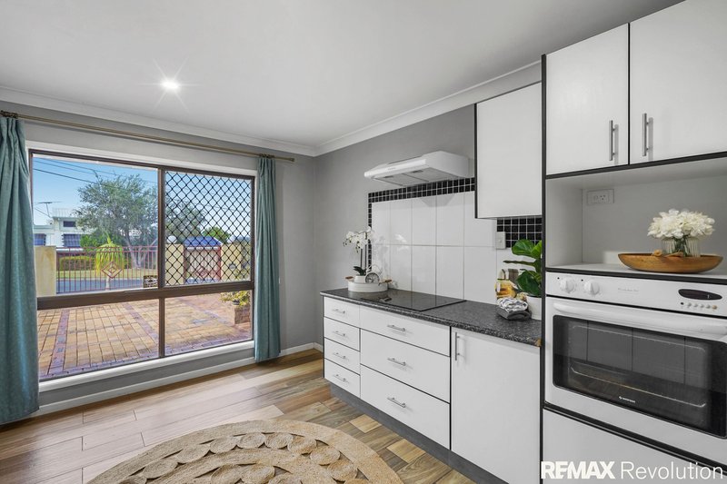 Photo - 12 Edgehill Crescent, Springwood QLD 4127 - Image 9