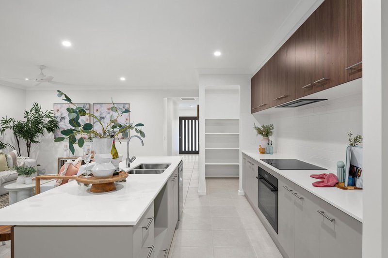 Photo - 12 Edgeview Way, Flinders View QLD 4305 - Image 5