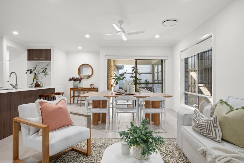 Photo - 12 Edgeview Way, Flinders View QLD 4305 - Image 6