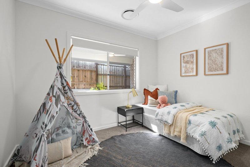 Photo - 12 Edgeview Way, Flinders View QLD 4305 - Image 17