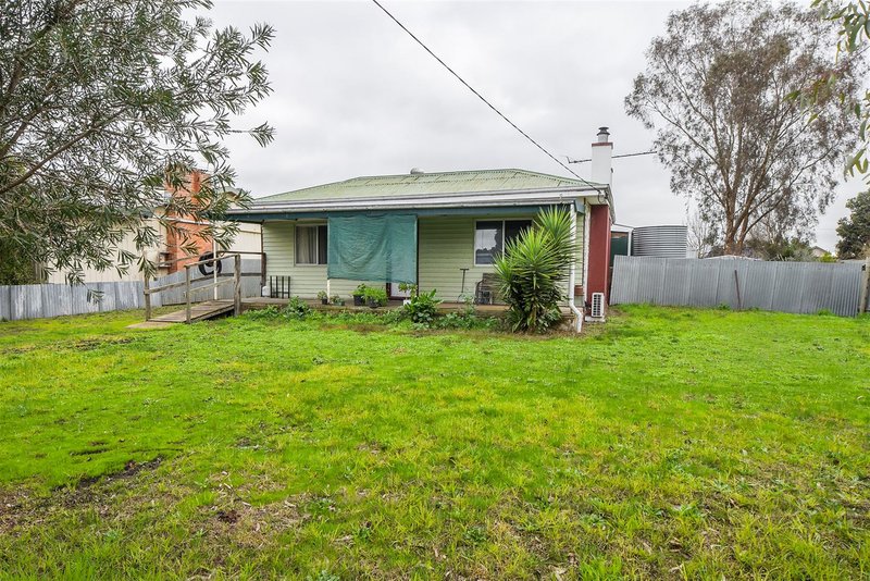 12 Edinburgh Road, Edenhope VIC 3318