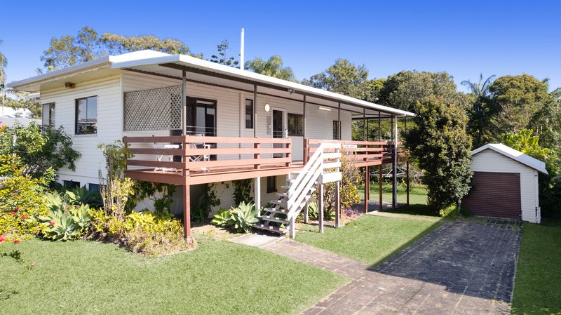 Photo - 12 Edmund Street, Moffat Beach QLD 4551 - Image 1