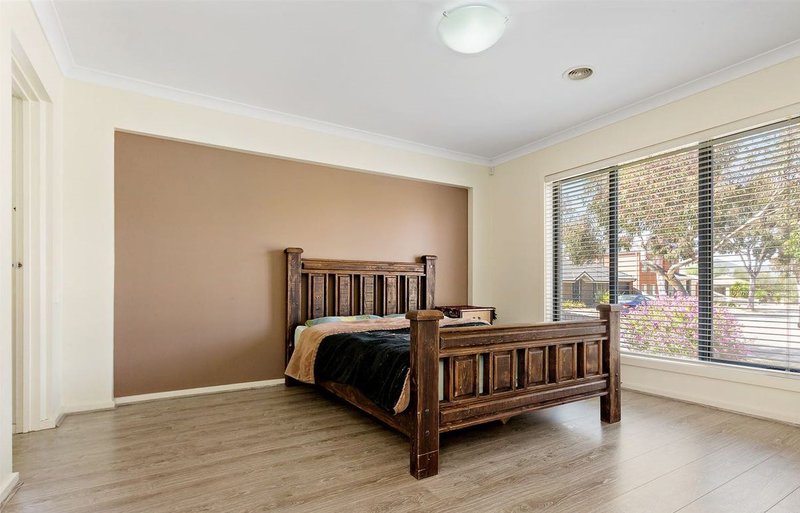 Photo - 12 Elite Way, South Morang VIC 3752 - Image 3