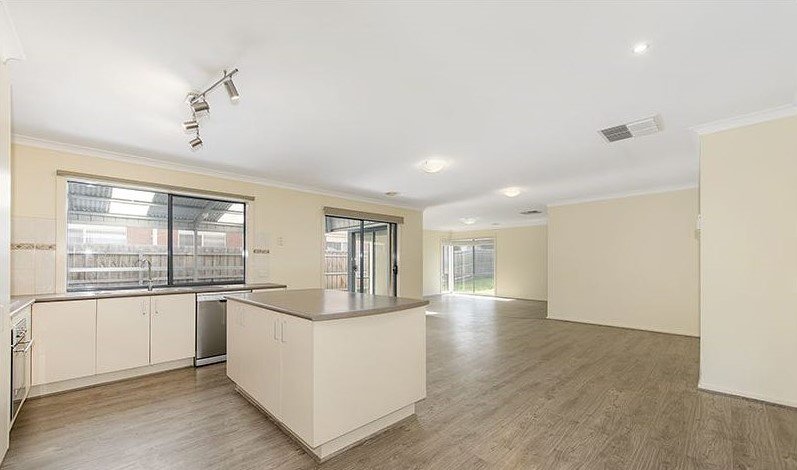 Photo - 12 Elite Way, South Morang VIC 3752 - Image 5