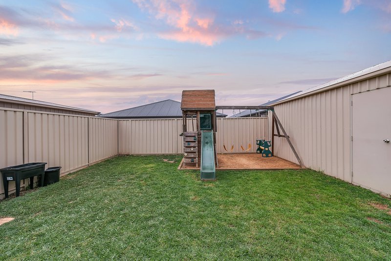 Photo - 12 Elly Drive, Munno Para West SA 5115 - Image 24